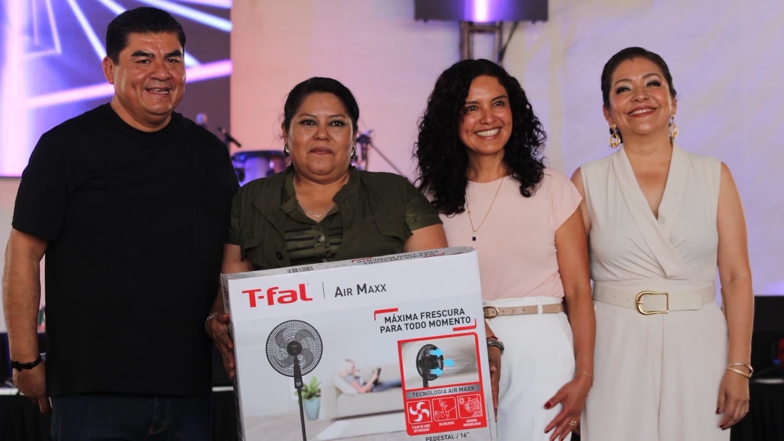 Reconoce Heladio Sánchez Zavala la labor de más de mil 300 docentes en su día
