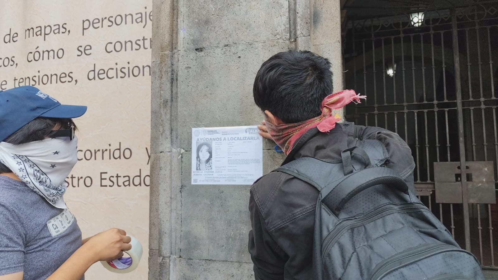 Colocan fichas de búsqueda de Michelle Itzayana en Palacio de Gobierno