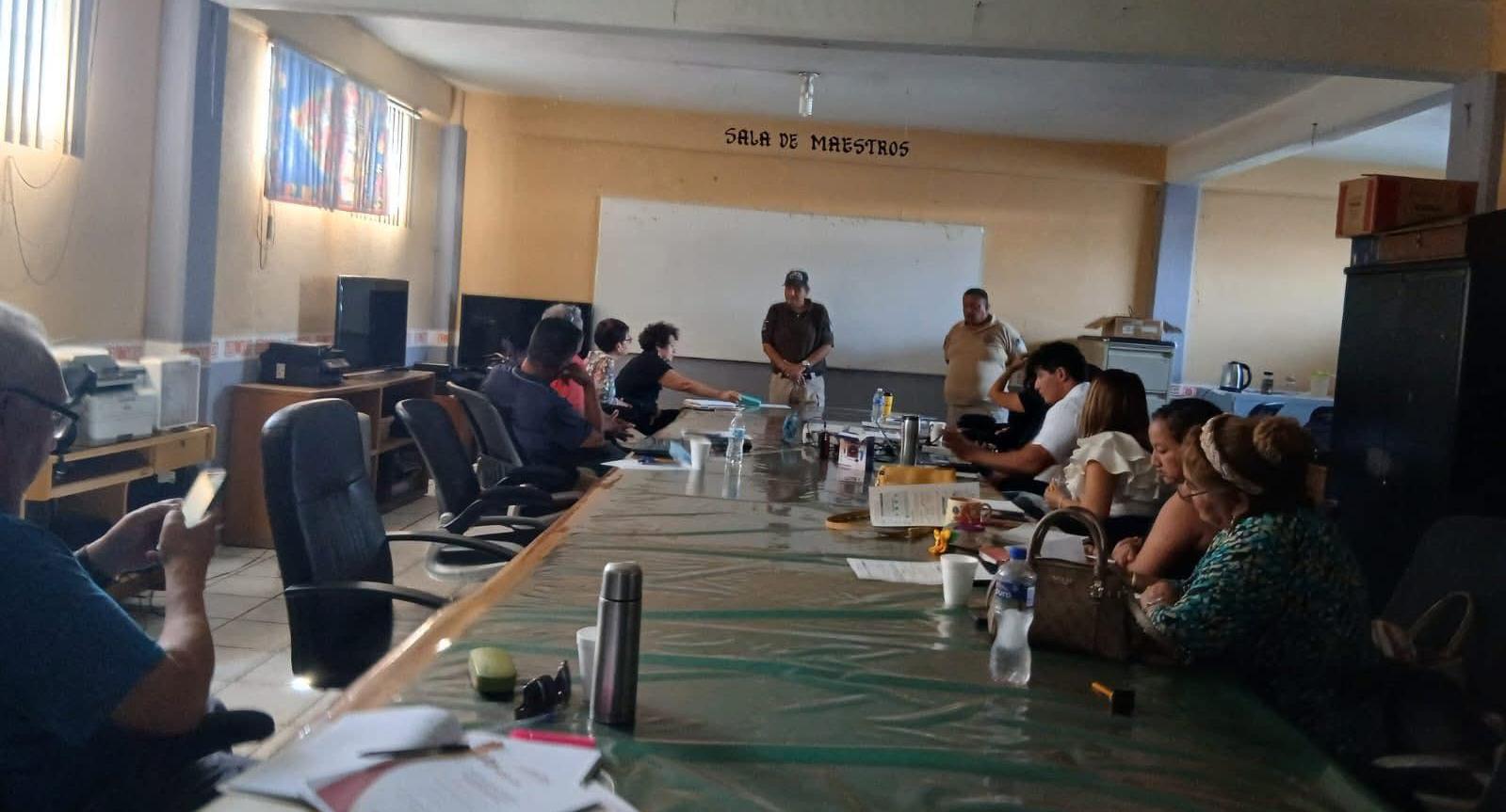 Capacitan a directores de Ayala para actuar ante situaciones de riesgo en escuelas