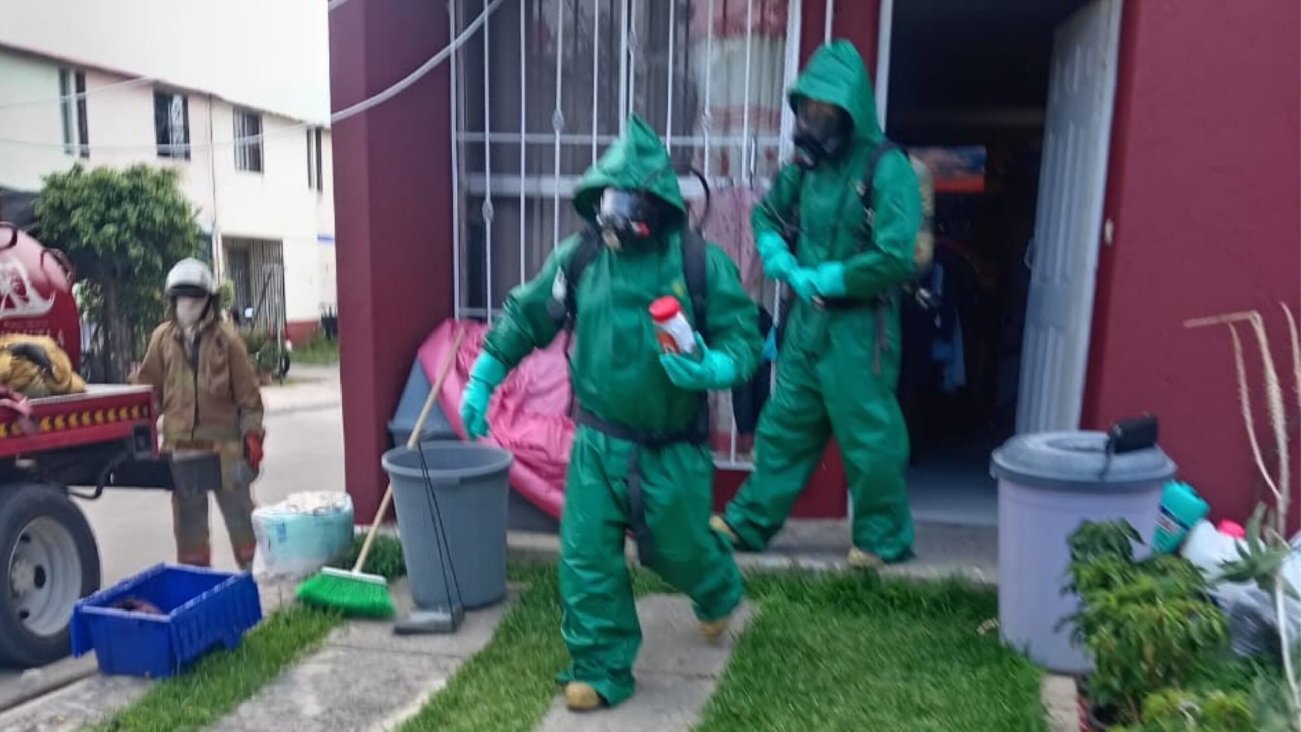 Atienden bomberos derrame de mercurio en una casa en Tetelcingo