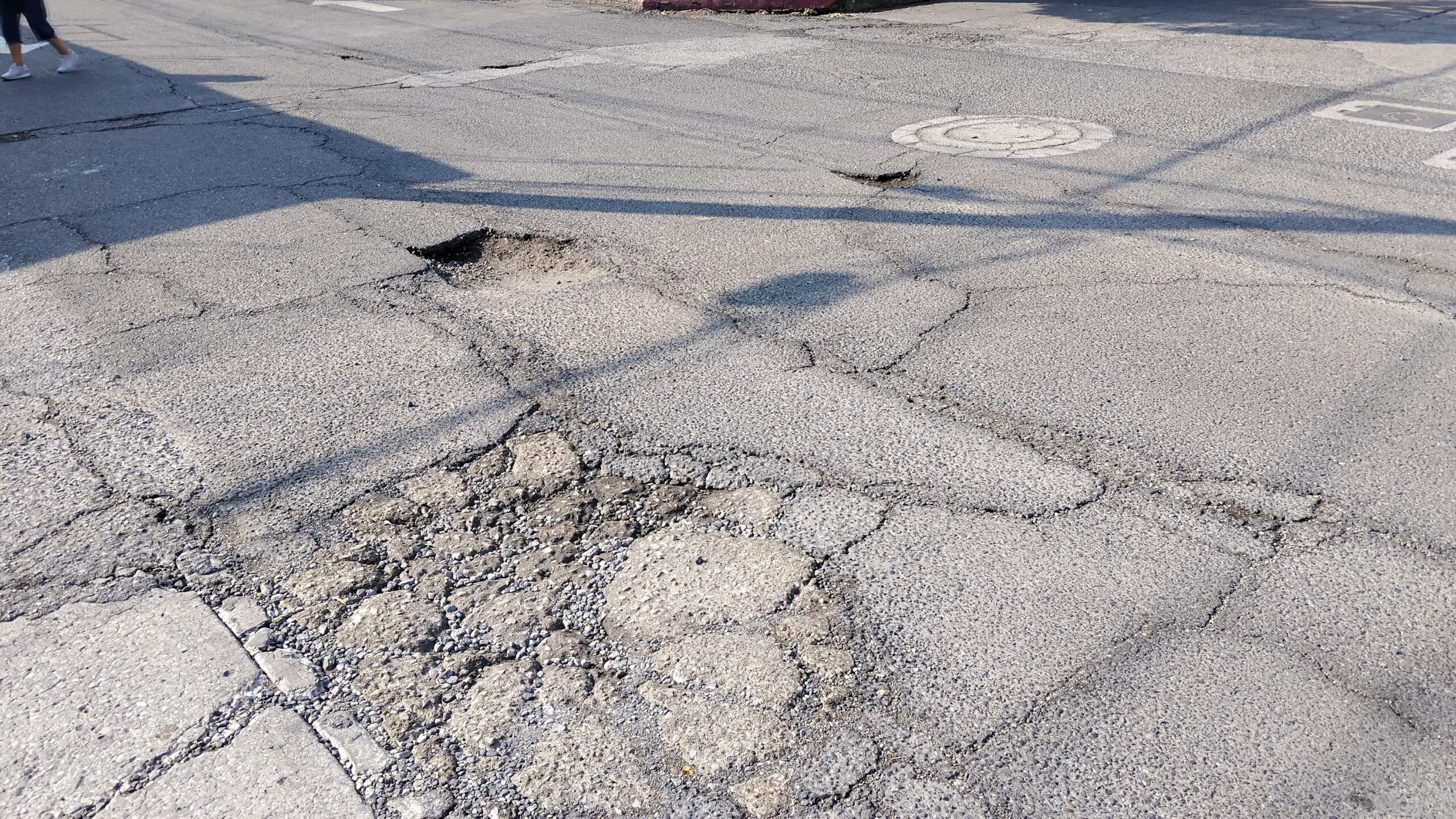 Automovilistas piden reparación urgente de baches en Cuautla