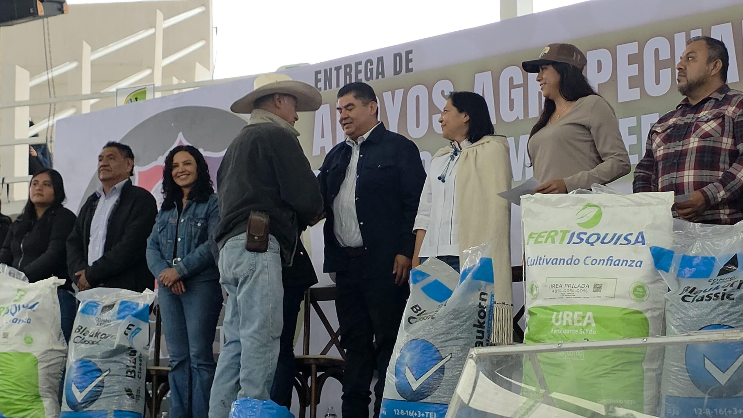Yecapixtla entrega apoyos a más de 4 mil productores del campo y ganaderos