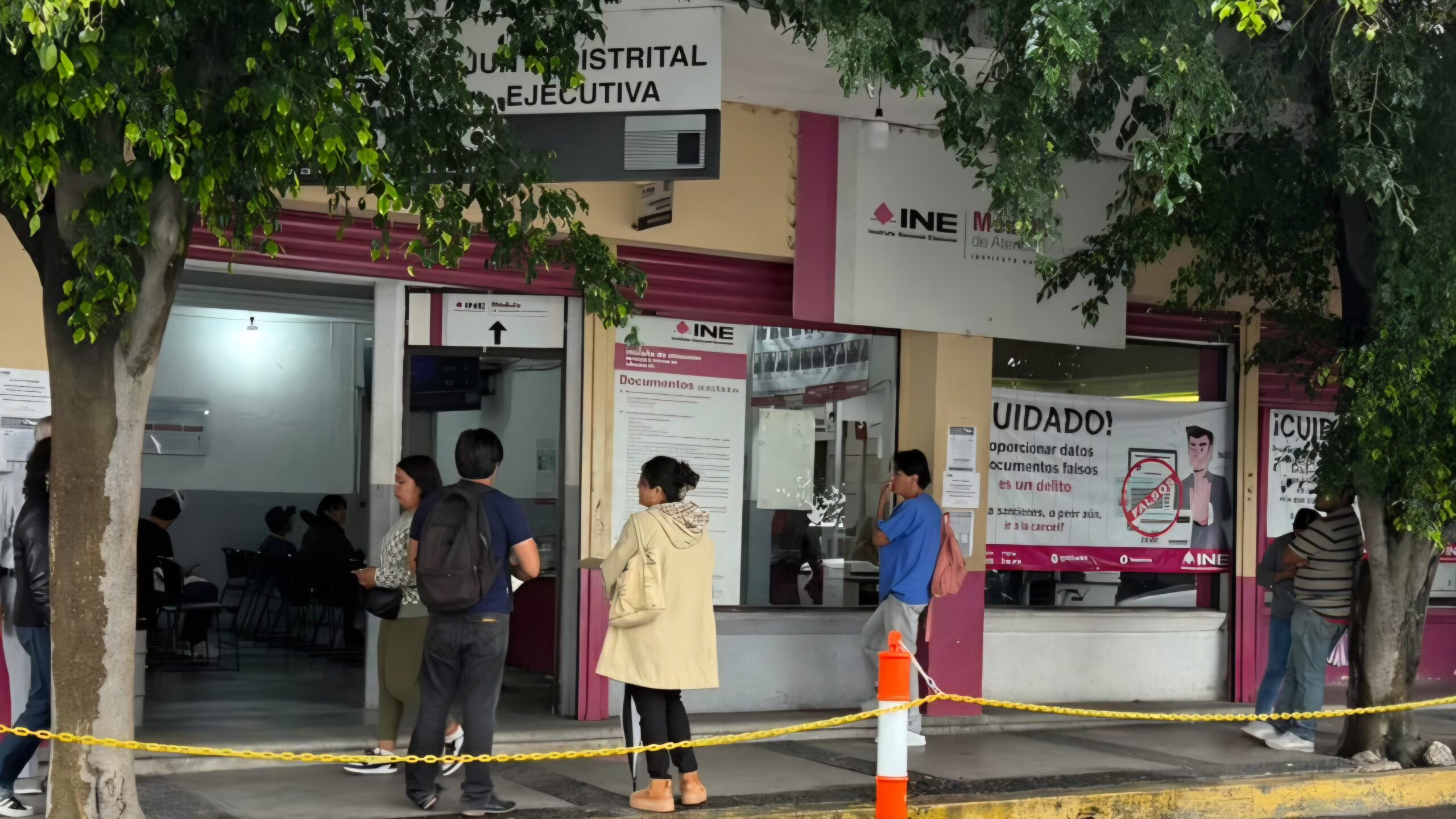 Presenta INE nuevo modelo de credencial para votar