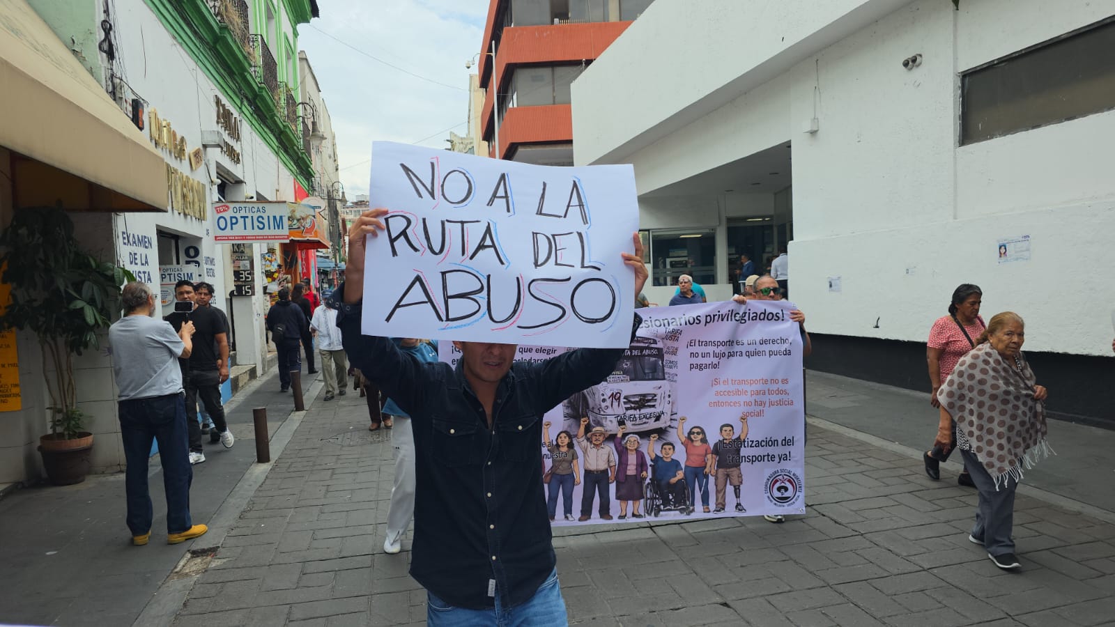 Anuncian plantón contra el alza al pasaje