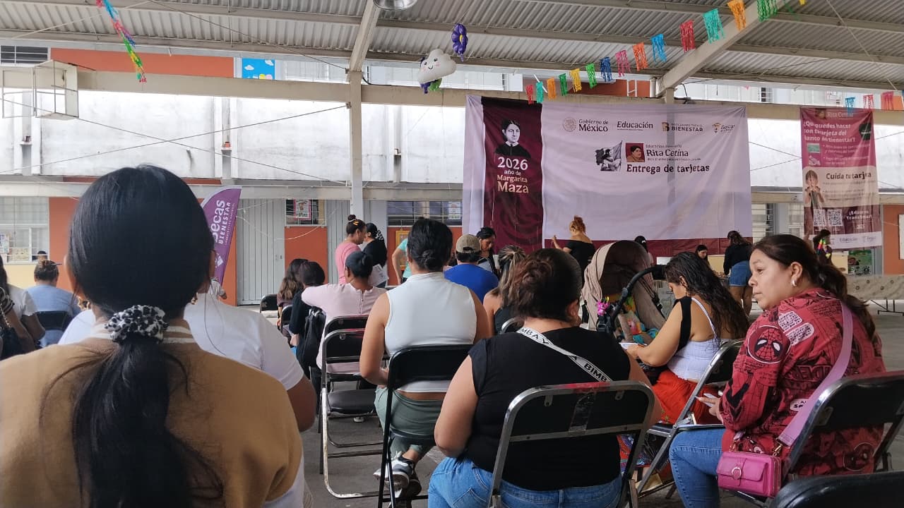 Inicia entrega de tarjetas de beca «Rita Cetina» en primarias de Cuautla