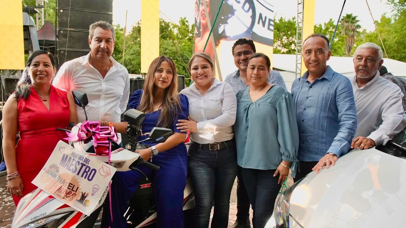 Ayuntamiento de Ayala reconoce a docentes con festejo, rifas y espectáculos musicales