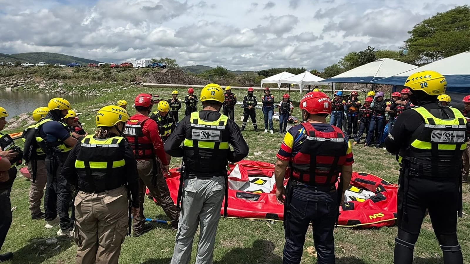 Capacitan a rescatistas de Morelos para atender emergencias por inundaciones