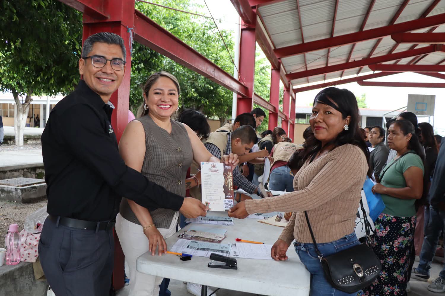 Inicia entrega de vales para útiles escolares en Ayala