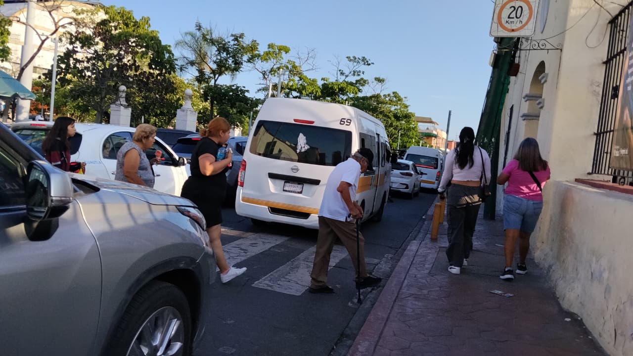 Adultos mayores dudan que transportistas respeten tarifa preferencial