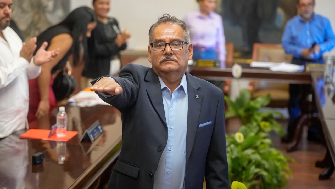 Salvador Molina toma protesta como Alcalde suplente de Cuautla