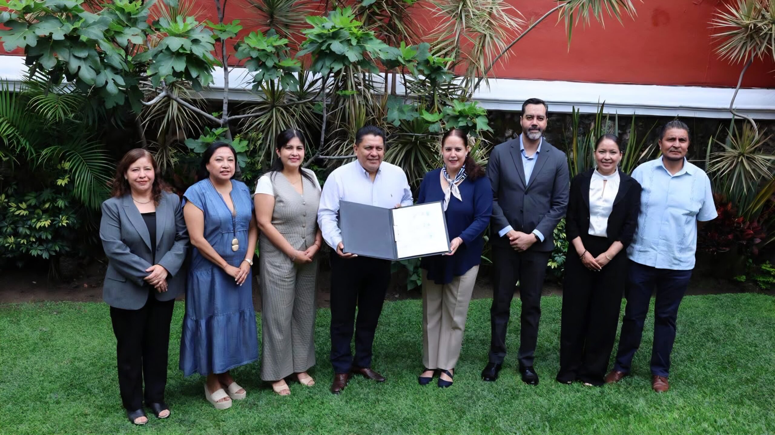 Gobierno de Morelos y Tlayacapan formalizan donación de predio para nuevo plantel EMSaD 10