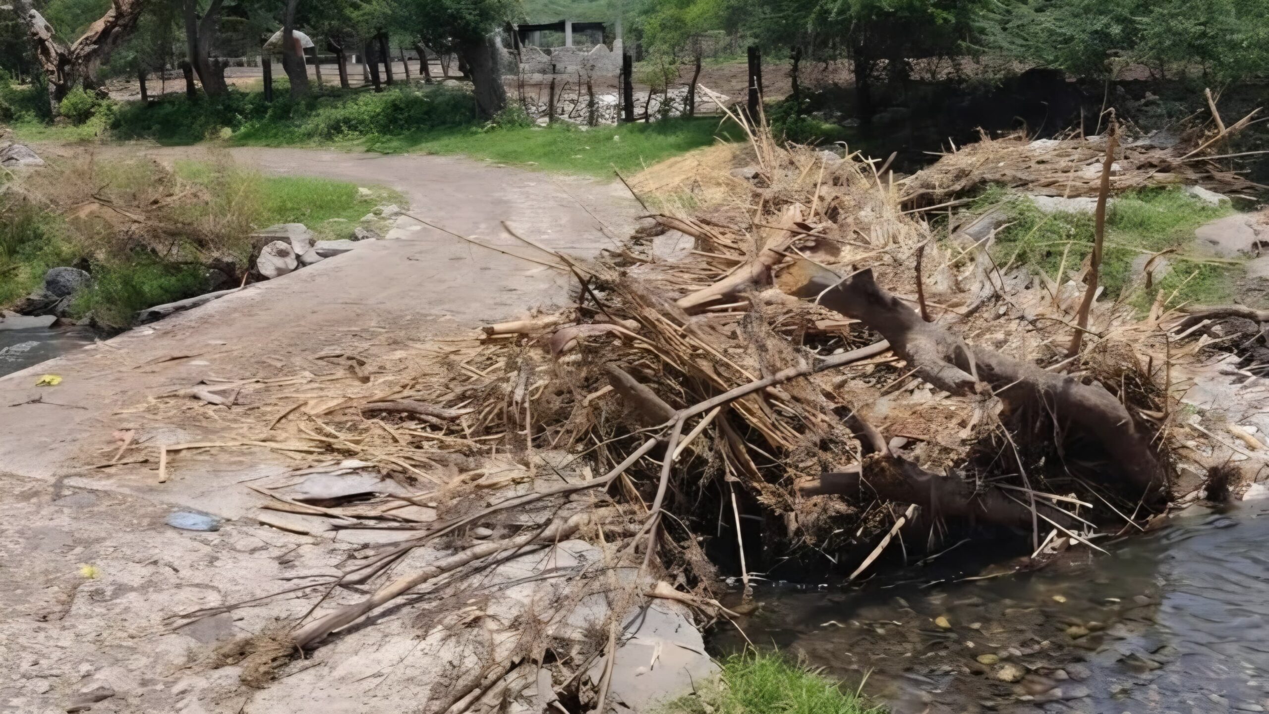 Vecinos de Puxtla urgen limpieza del vado de la barranca para evitar inundaciones