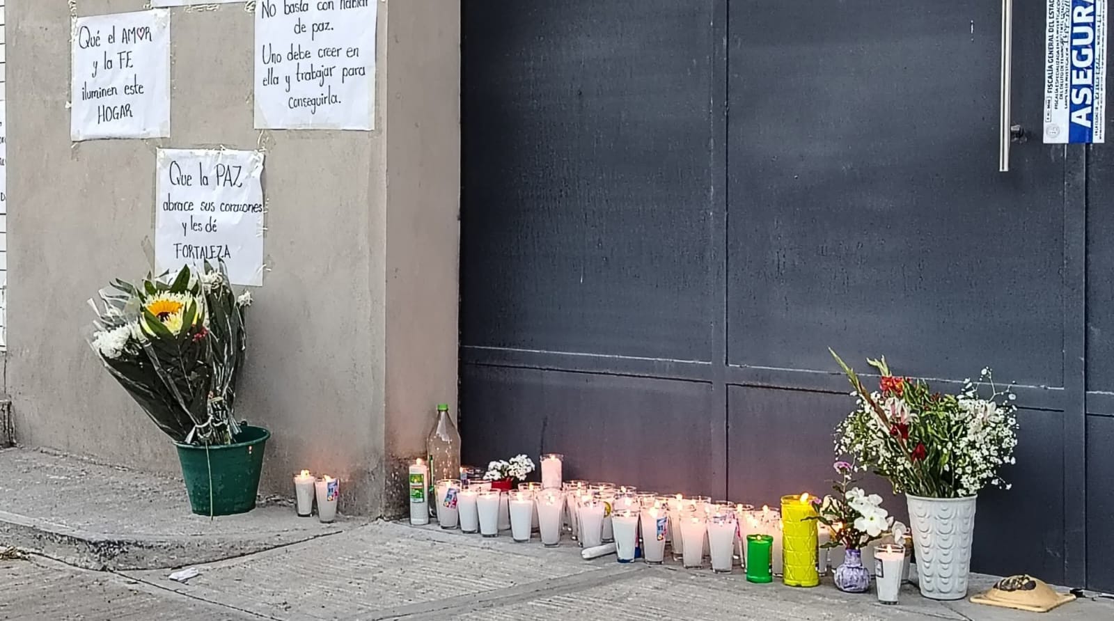 Habitantes de Jonacatepec encienden veladoras y exige paz tras homicidio de familia
