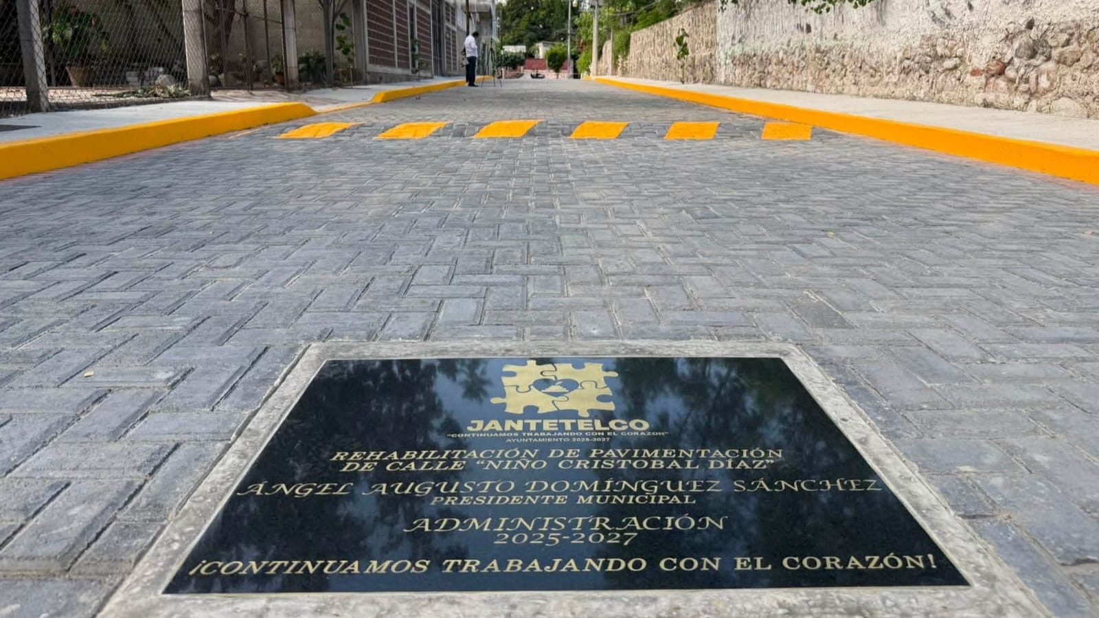 Entregan pavimentación de calle en Jantetelco
