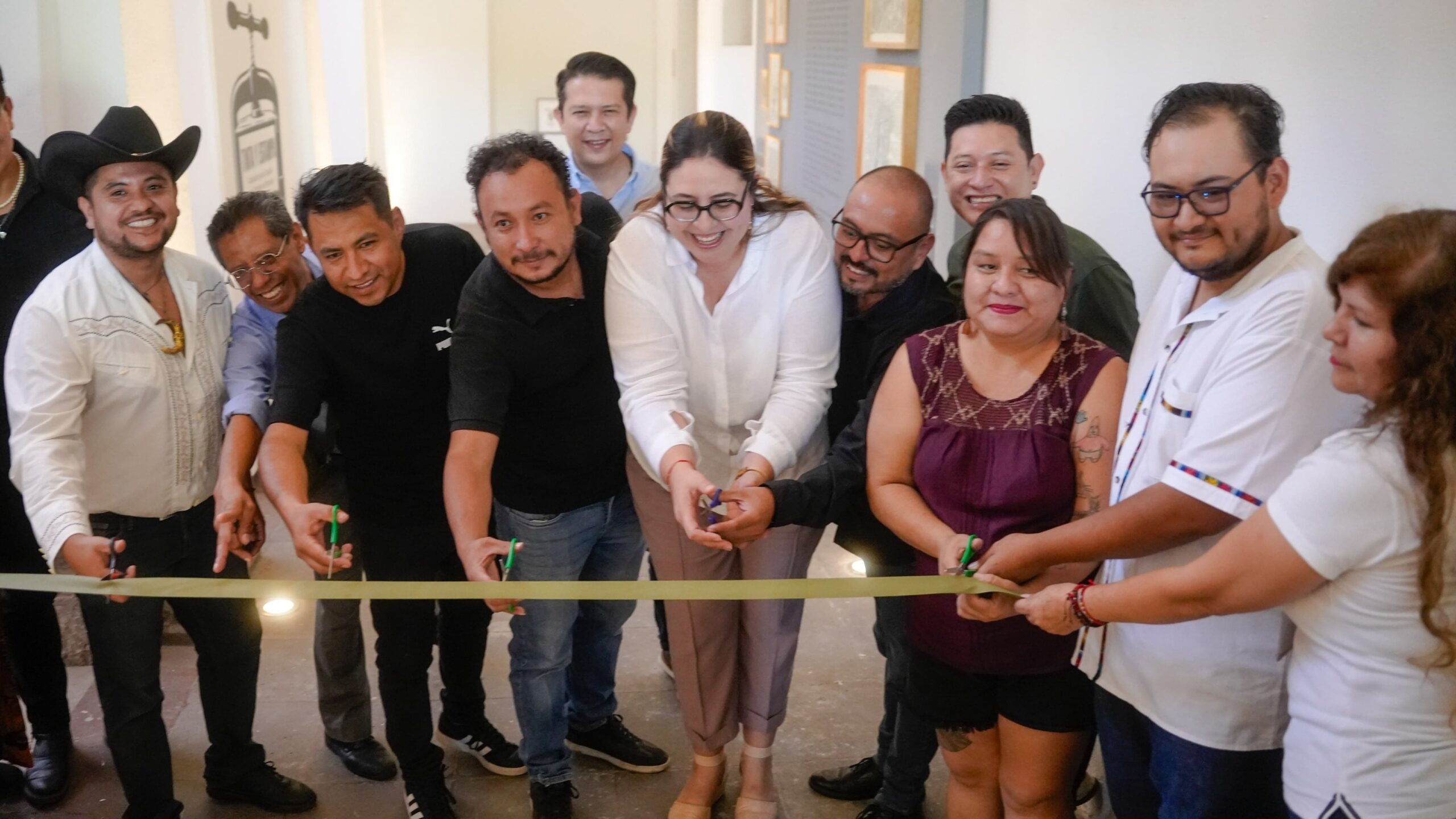 Inauguran exposición Tinta y Estampa para promover el talento de grabadores de la región