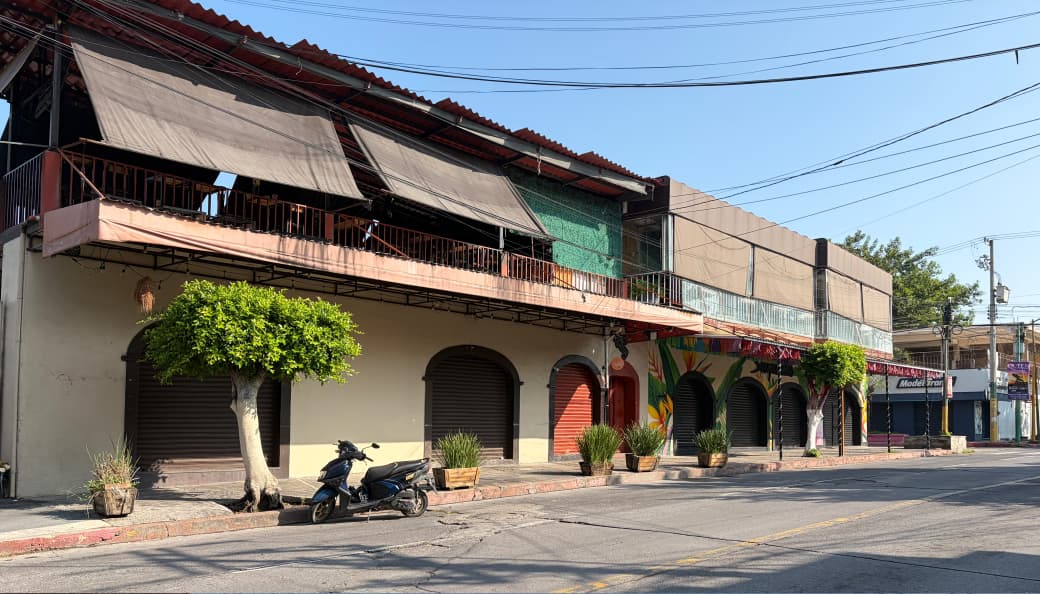 Muere hombre tras ataque armado afuera de bares en Cuautla
