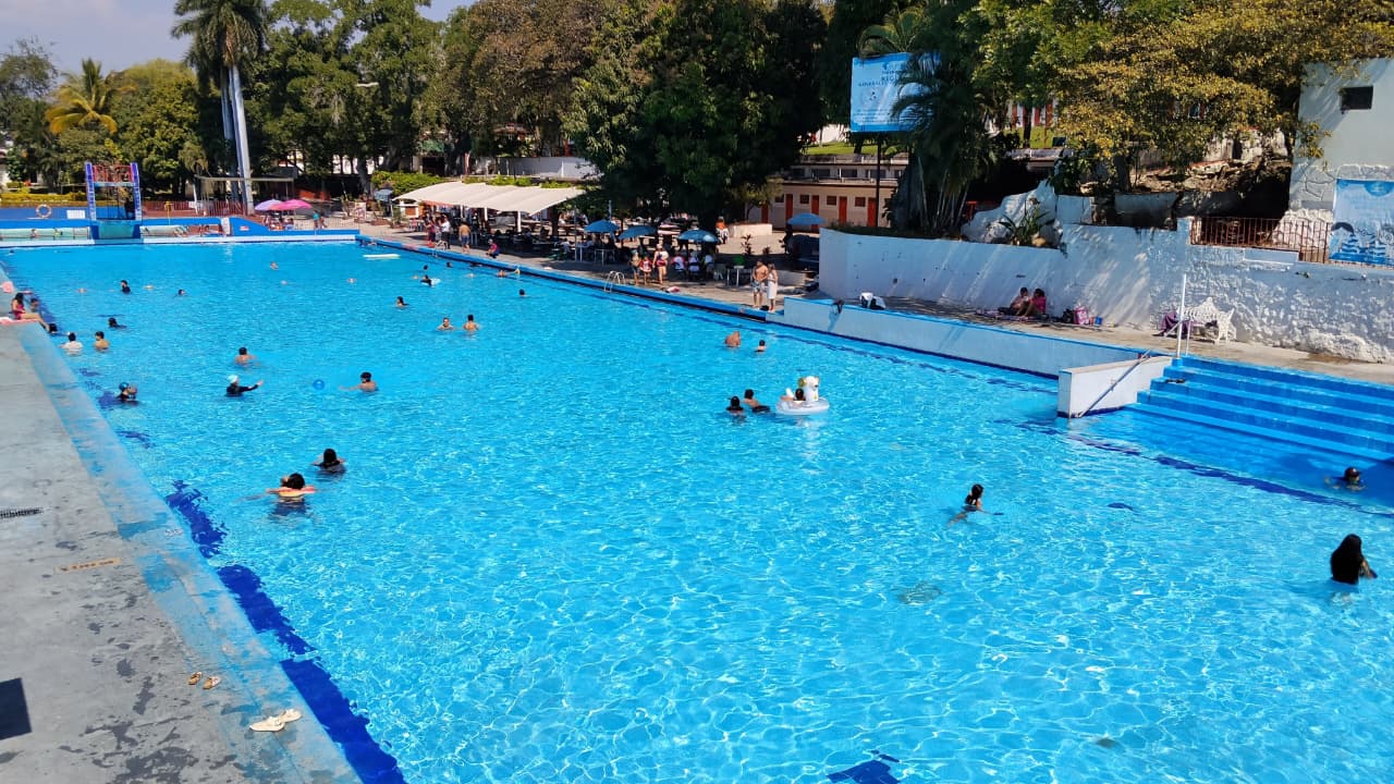 Invita Agua Hedionda a los cursos de verano de natación y salvamento