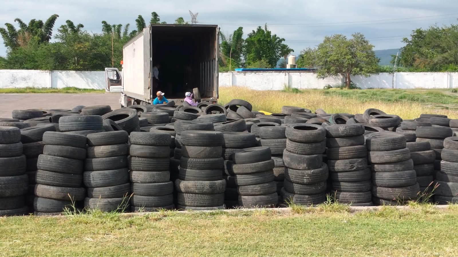 Retiran neumáticos en desuso para prevenir el dengue en Ayala