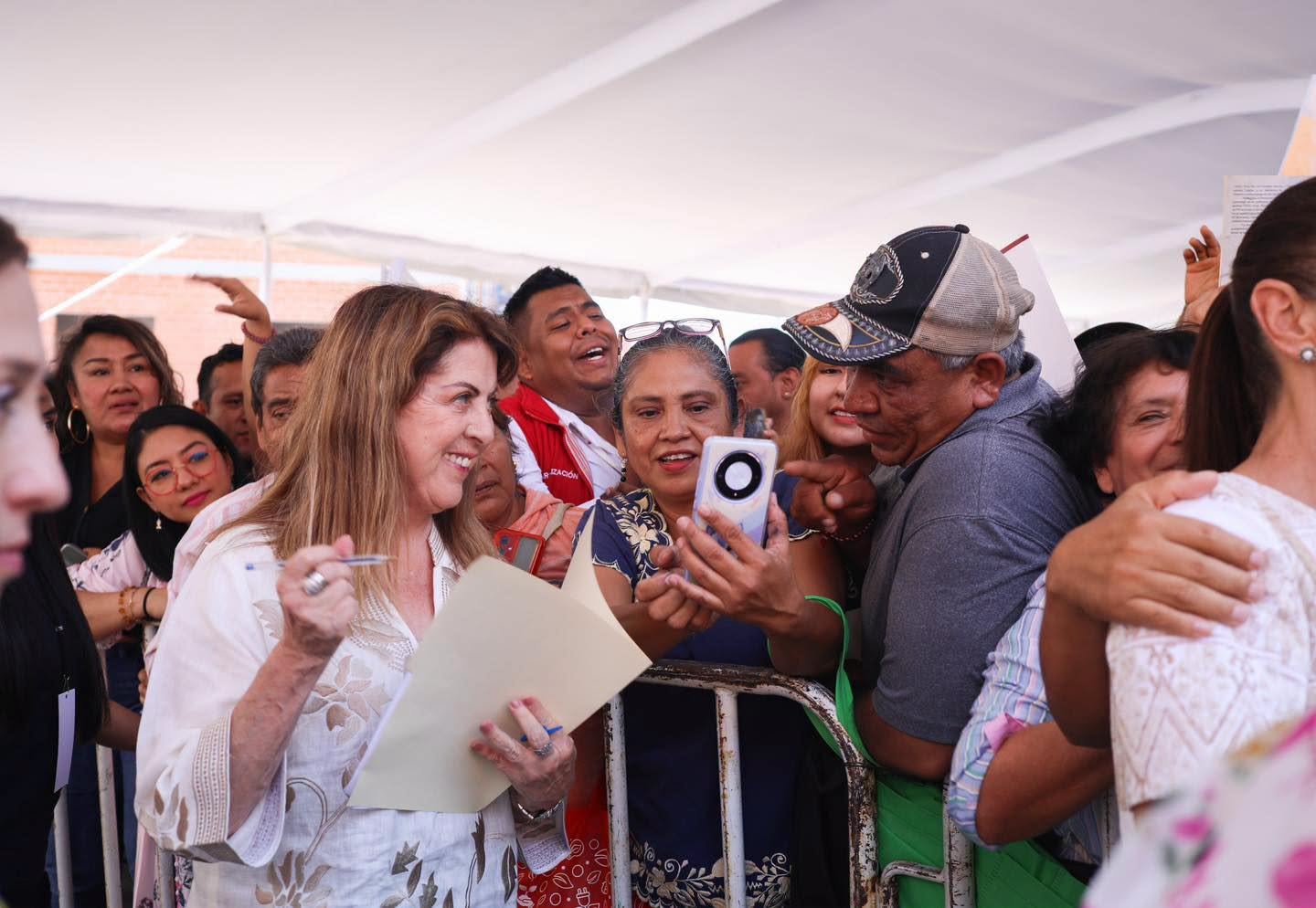 Llama Margarita González Saravia a la clase política a trabajar por el pueblo