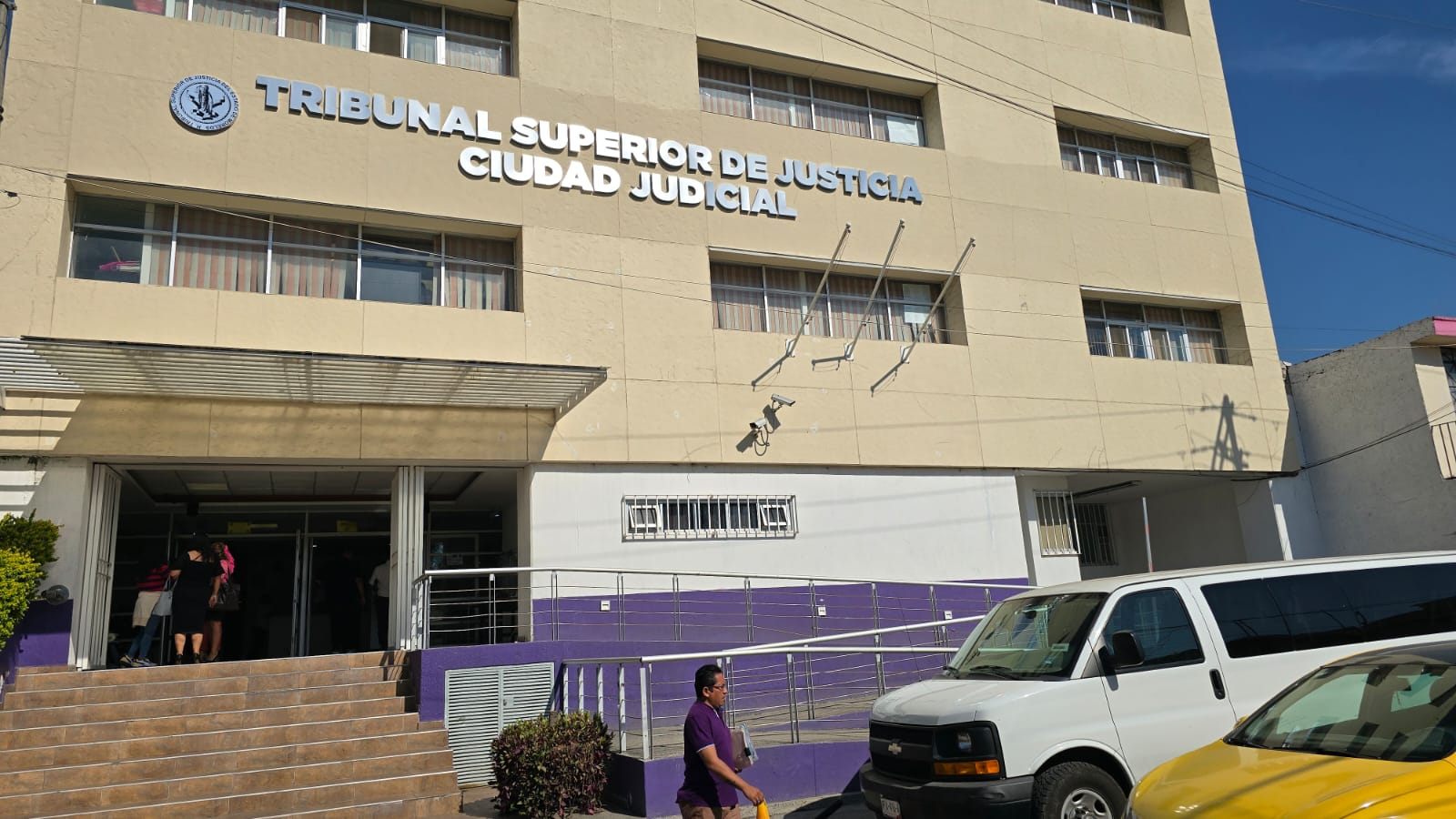 Padres de presunto feminicida enfrentan audiencia suspendida