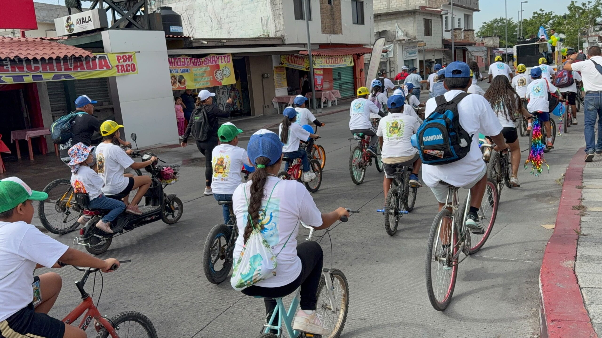 Ayala concluye su Plan Vacacional 2026 con rodada ciclista