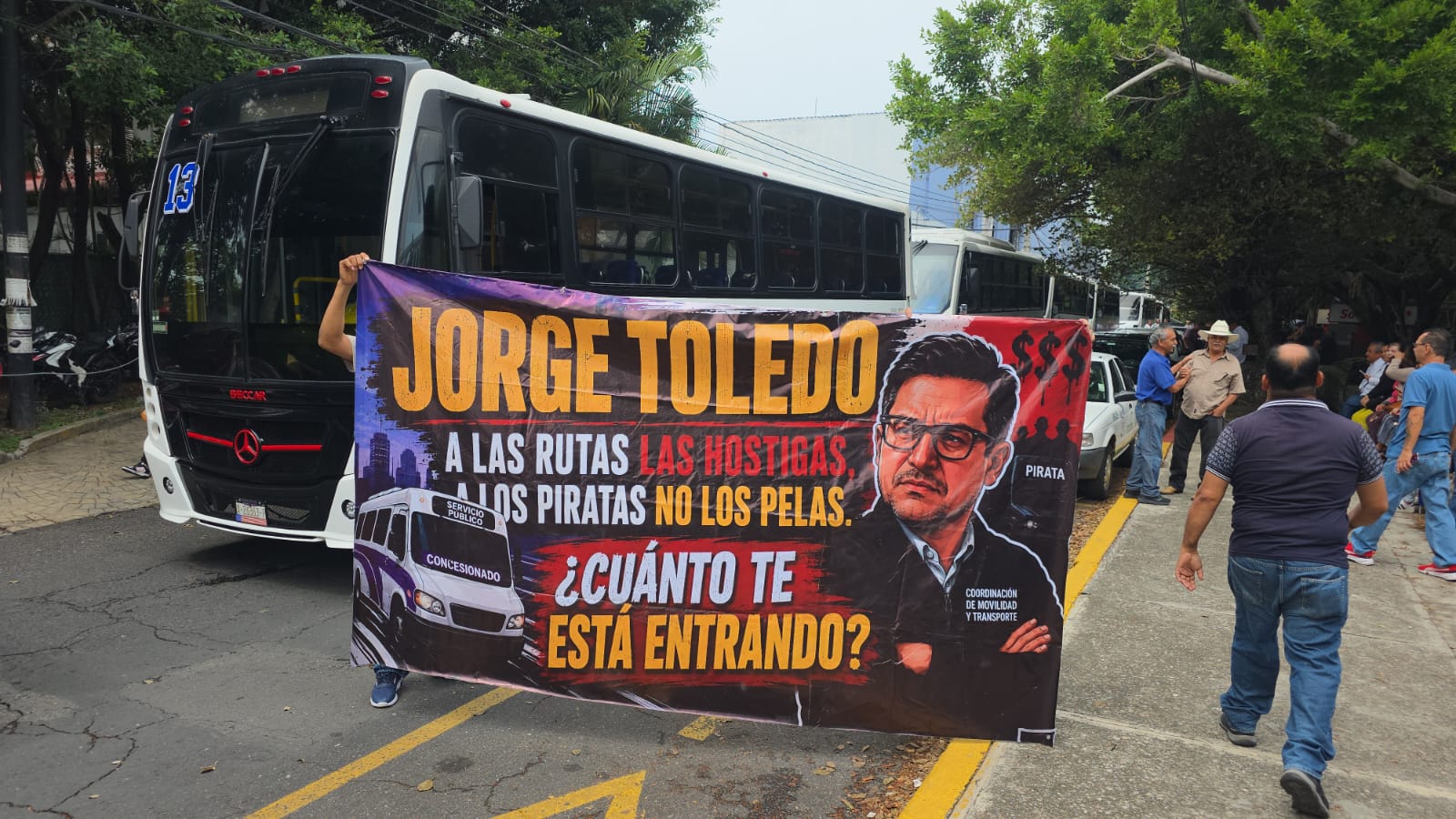 Protestan ruteros contra sanciones y exhibición en redes sociales