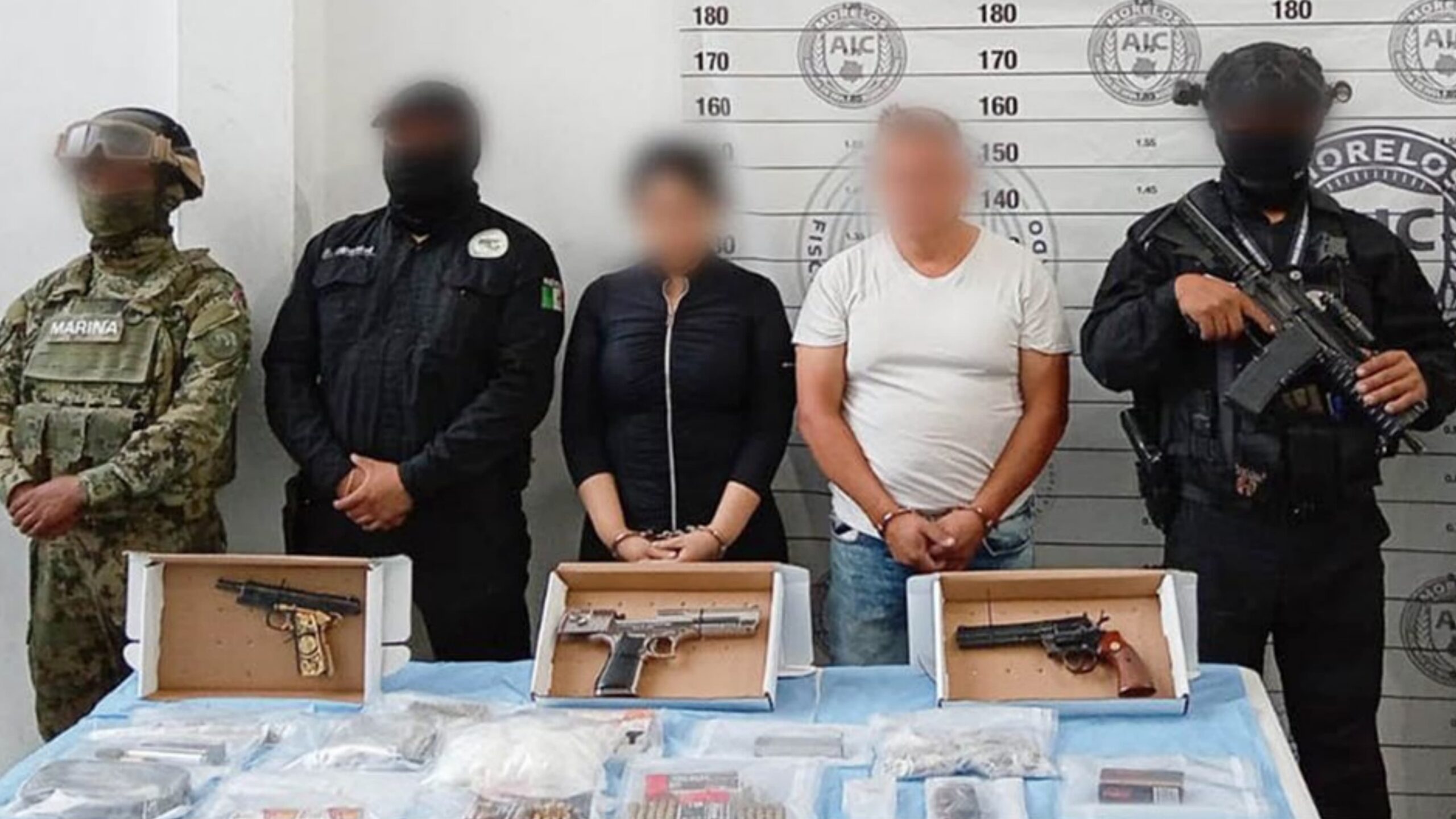 Aseguran a pareja con armas y droga tras cateos en Cuautla y Yautepec