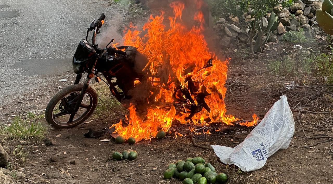 Habitantes de Tlalnepantla intentan retener a presunto ladrón de huertos