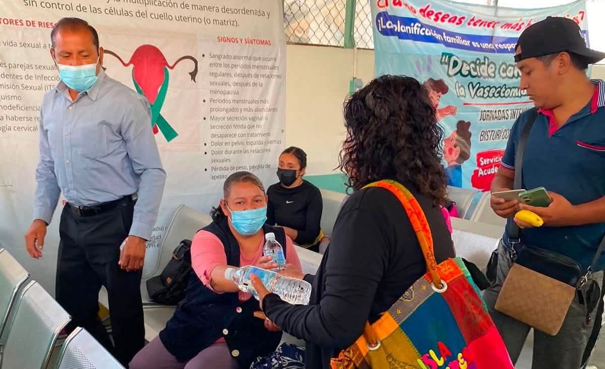 Iglesia apoya a familiares de pacientes en el Hospital General de Cuautla