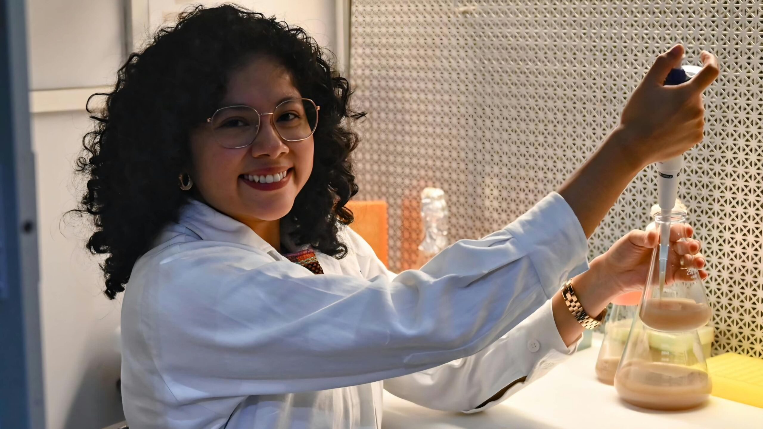 De Tetelcingo a la ciencia: Lorena Balón recibe Premio Estatal de la Juventud 2026