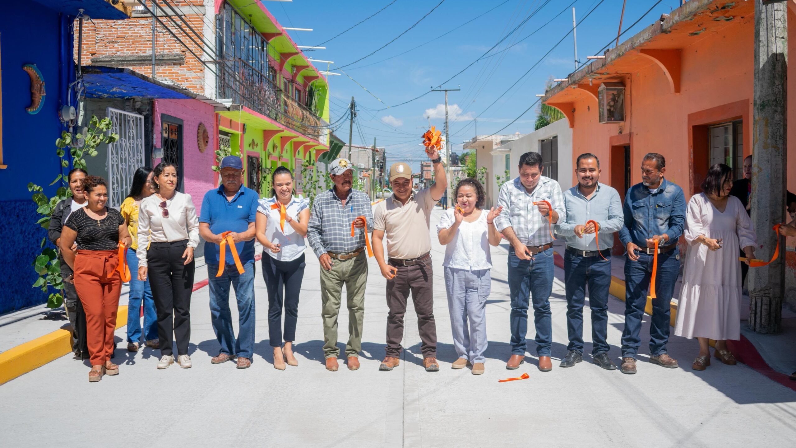 Entregan pavimentación de la calle Hermenegildo Galeana en Quebrantadero