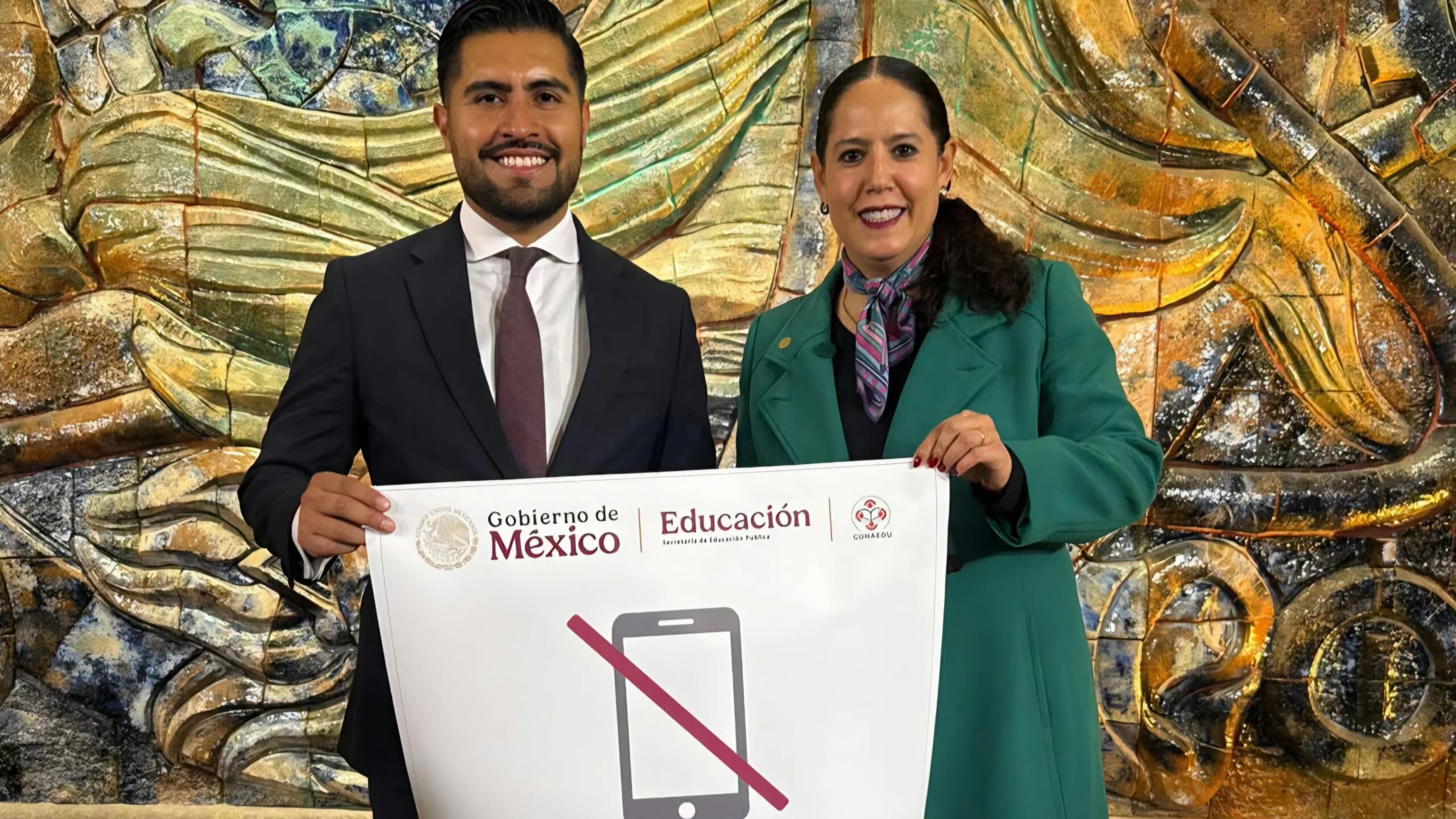 Regulan uso de celulares en escuelas de Morelos a partir de octubre
