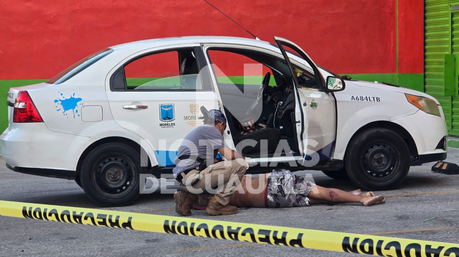 Asesinan a balazos a un hombre frente a una tienda 3B en Cuautla Asesinan a balazos a un hombre frente a una tienda 3B en Cuautla