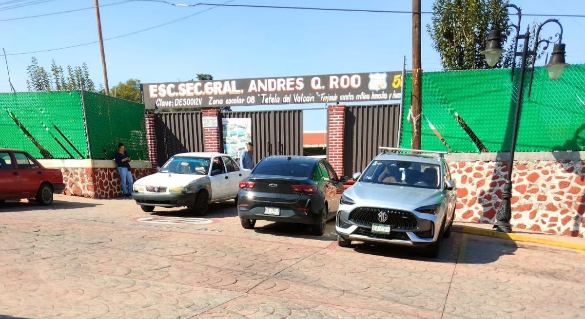 Exigen padres cambio de 29 maestros en secundaria de Tetela