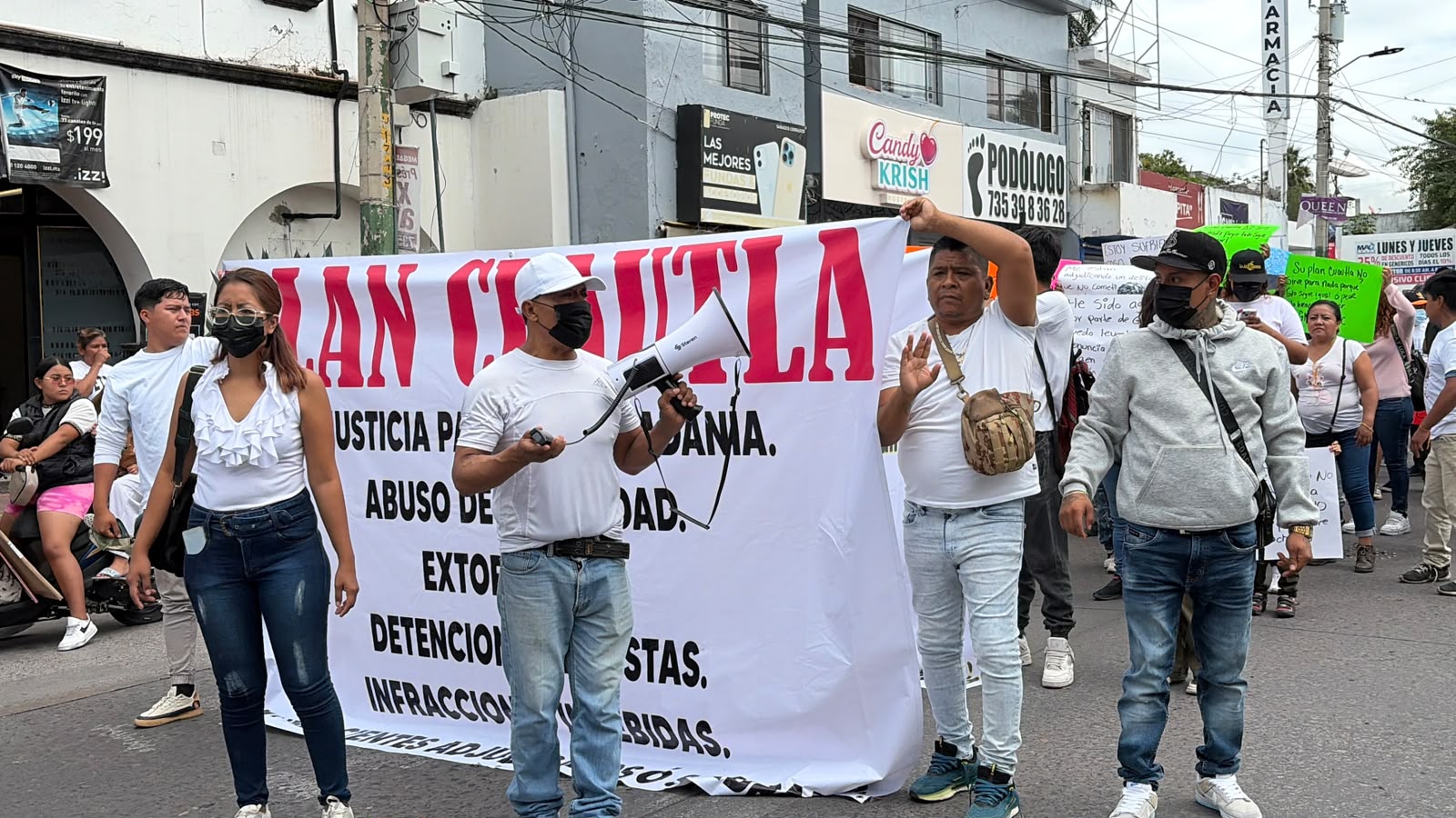 Comerciantes ambulantes exigen salida de federales del Plan Cuautla