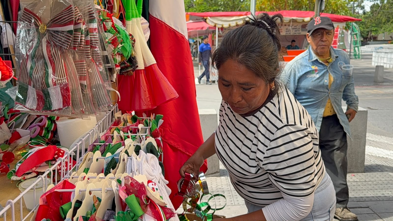 Comerciantes de artículos patrios reportan bajas ventas en Cuautla