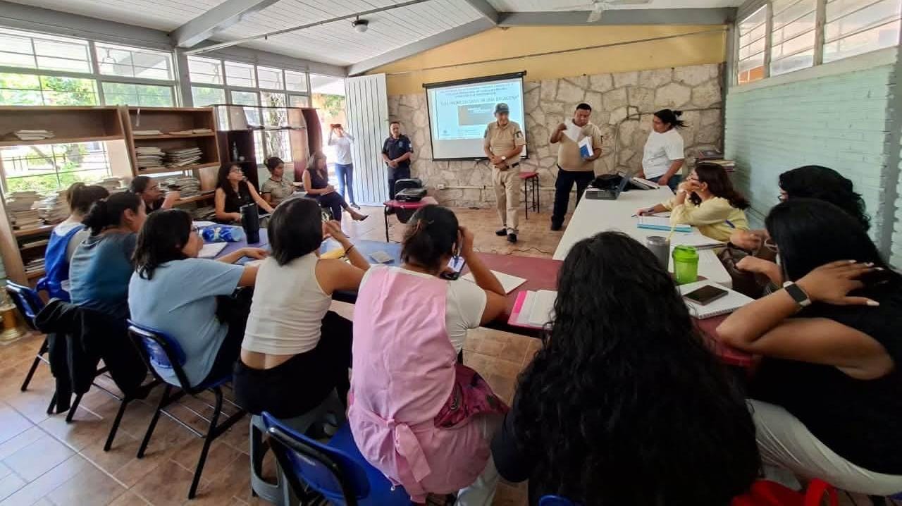 Ante riesgo de balaceras, capacitan a maestros de Moyotepec Ante riesgo de balaceras, capacitan a maestros de Moyotepec