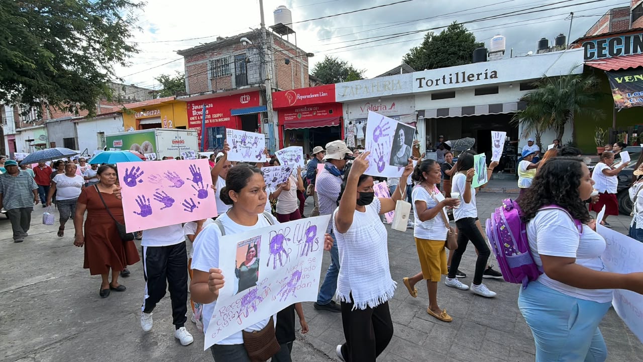 Marchan en Tepalcingo para exigir justicia por María de los Ángeles Marchan en Tepalcingo para exigir justicia por María de los Ángeles