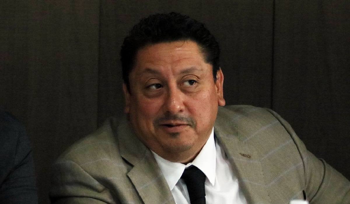 Exfiscal Uriel Carmona conserva licencia como notario con aval del Colegio de Notarios