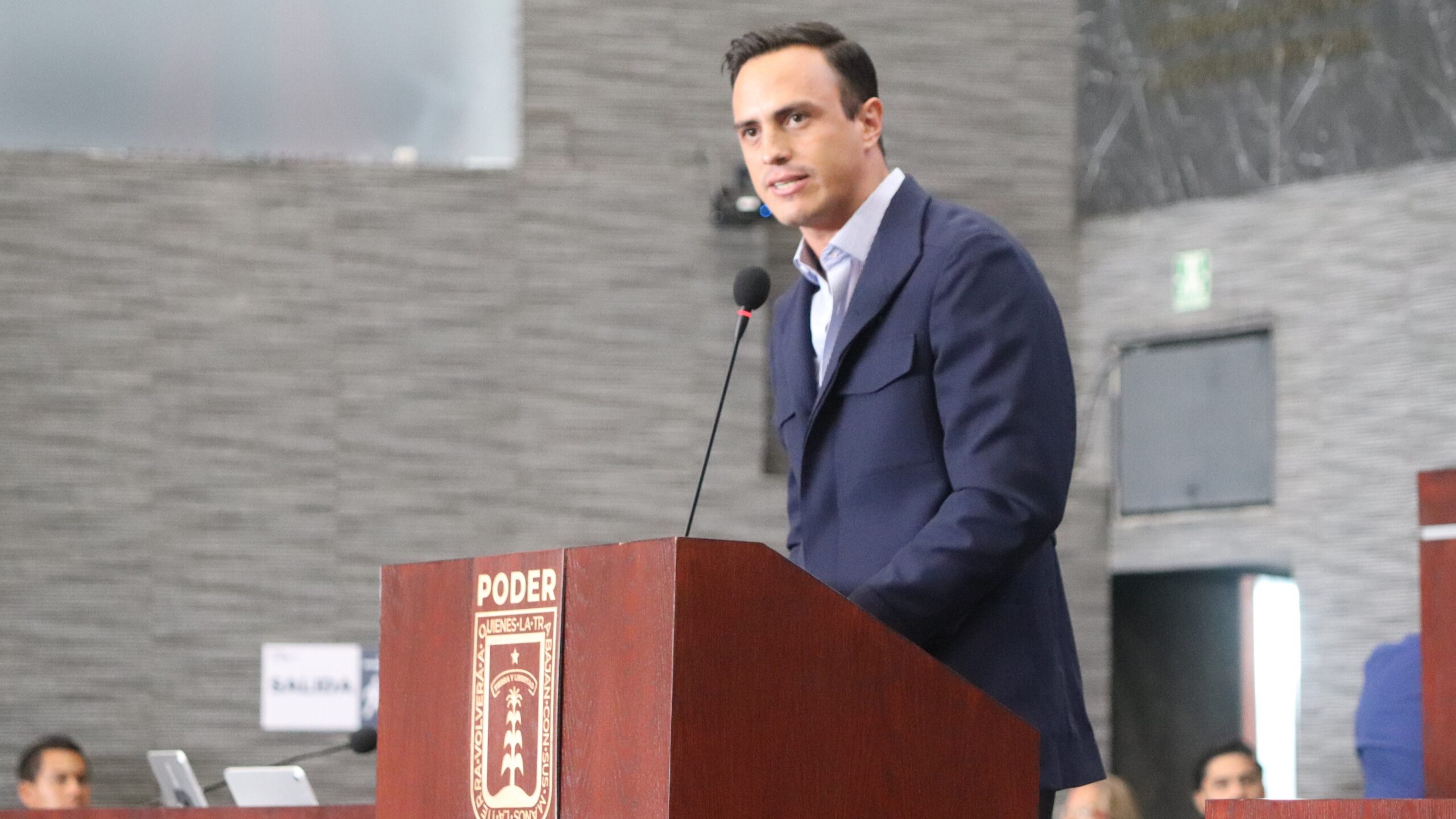 Propone Daniel Martínez frenar cambios de sexo en actas de menores