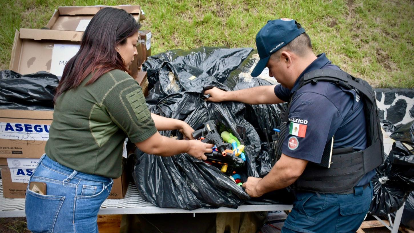 Destruye SSPC mil 45 juguetes bélicos canjeados en Morelos Destruye SSPC mil 45 juguetes bélicos canjeados en Morelos