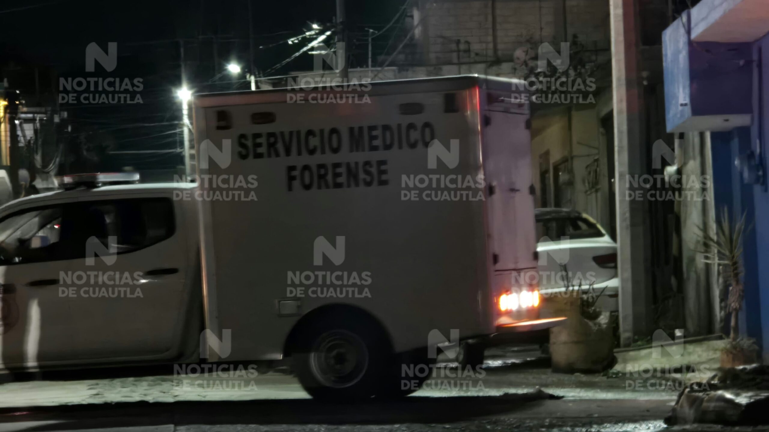 Le prenden fuego a un auto con cuerpo sin vida en su interior en Ayala