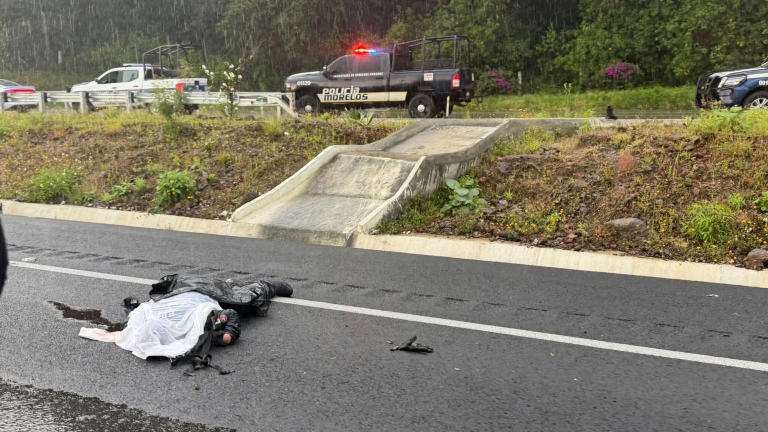 Fallecen dos policías estatales tras accidente en la autopista México-Cuernavaca