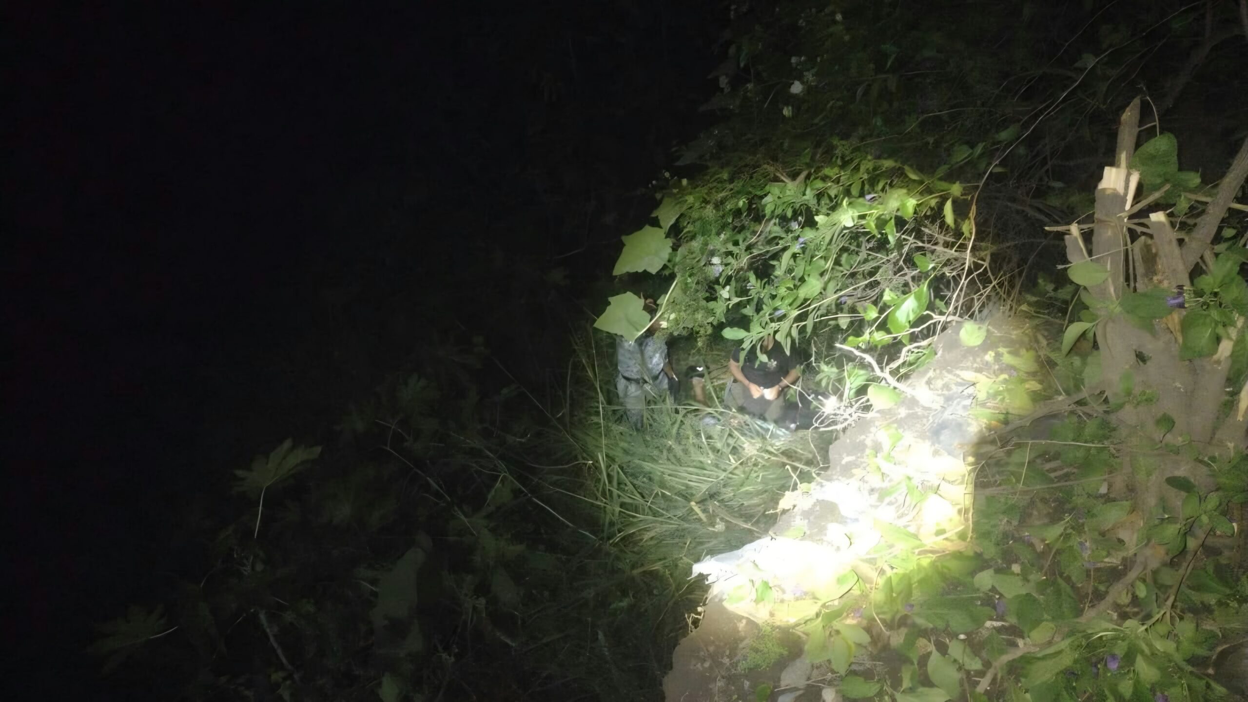 Mujer cae a barranca de ocho metros en Cuautla