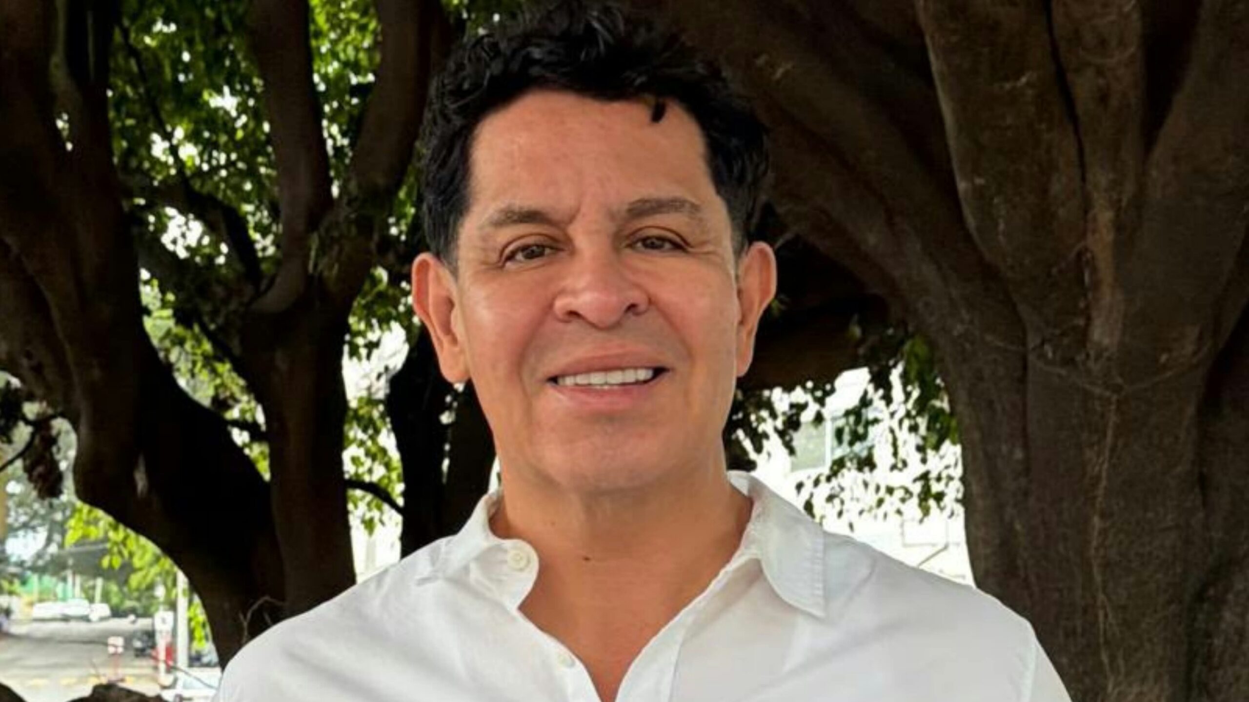 Juan Ángel Flores Bustamante formaliza su registro por la Coordinación de la Cuarta Transformación en Cuernavaca