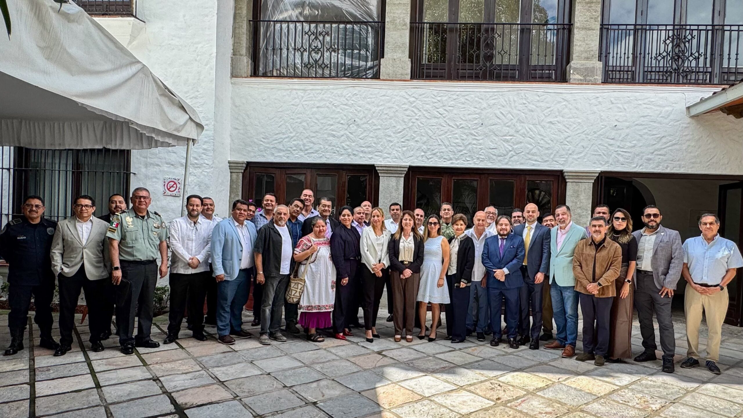 Dialoga Margarita González Saravia con empresarios para fortalecer la seguridad