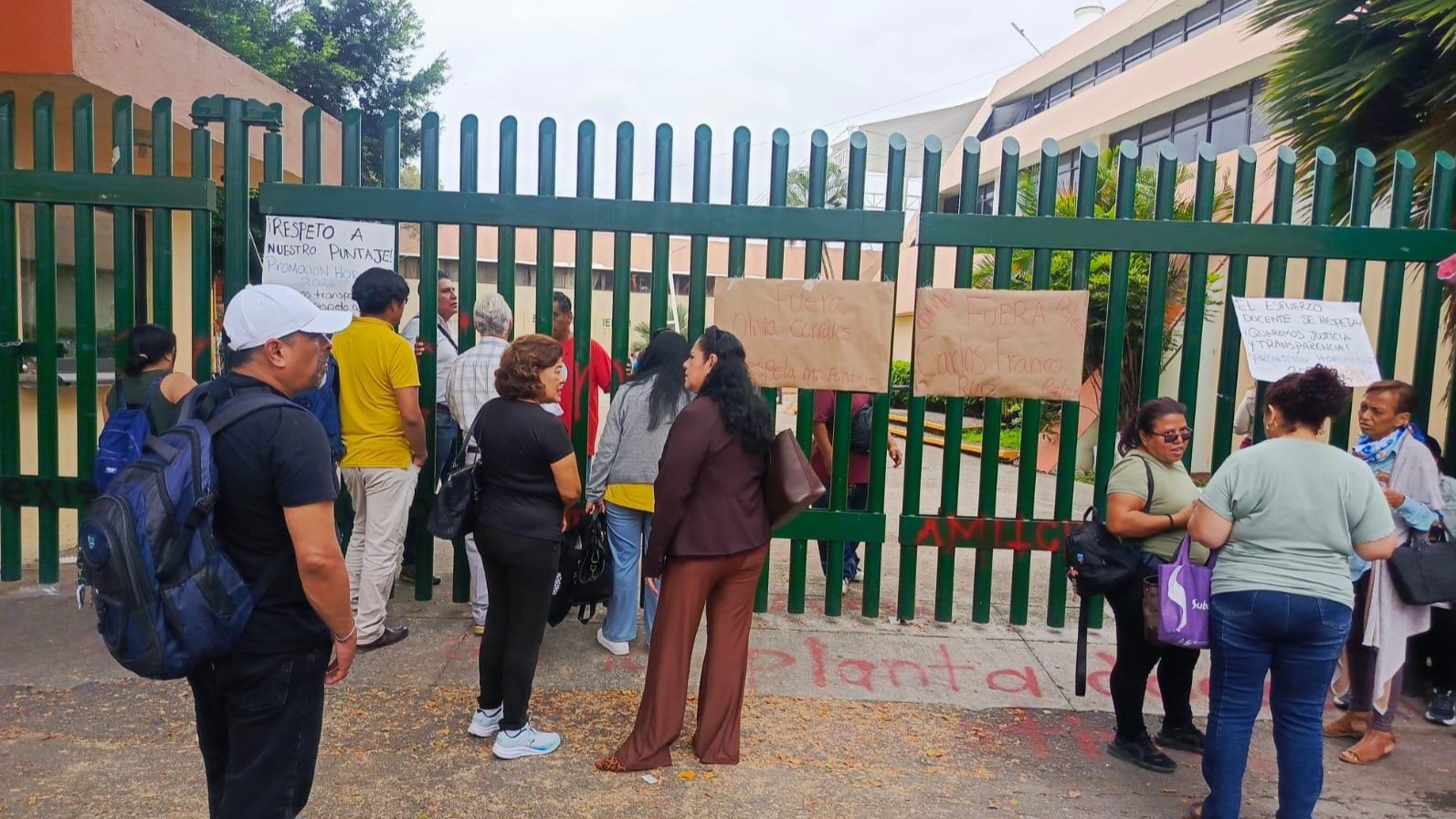 Caos en el IEBEM: dos grupos de maestros toman instalaciones en Cuernavaca Caos en el IEBEM: dos grupos de maestros toman instalaciones en Cuernavaca