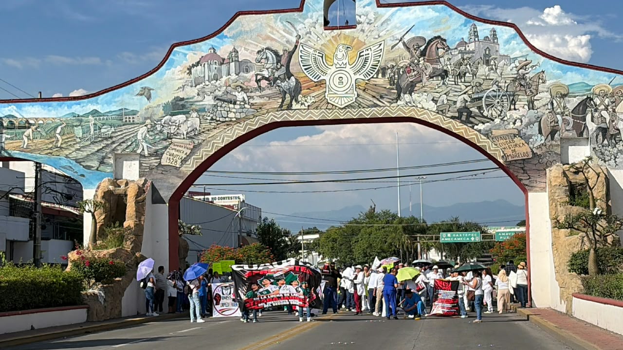Marchan trabajadores activos y jubilados del IMSS en Cuautla Marchan trabajadores activos y jubilados del IMSS en Cuautla