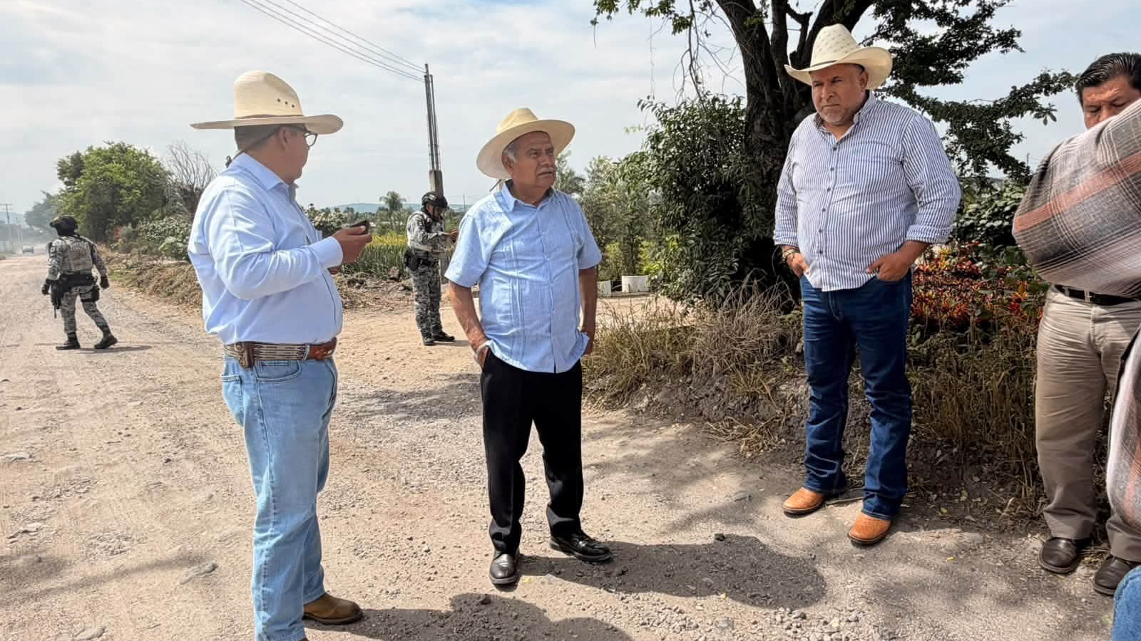 Buscan mejorar caminos agrícolas y conexión al hospital en Casasano Buscan mejorar caminos agrícolas y conexión al hospital en Casasano