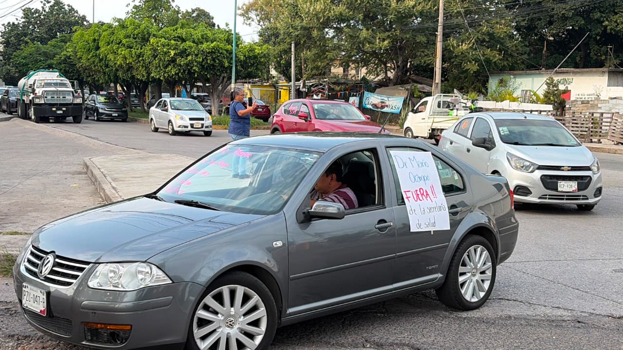 Marchan trabajadores de Salud en Cuautla; exigen destitución del secretario estatal Marchan trabajadores de Salud en Cuautla; exigen destitución del secretario estatal
